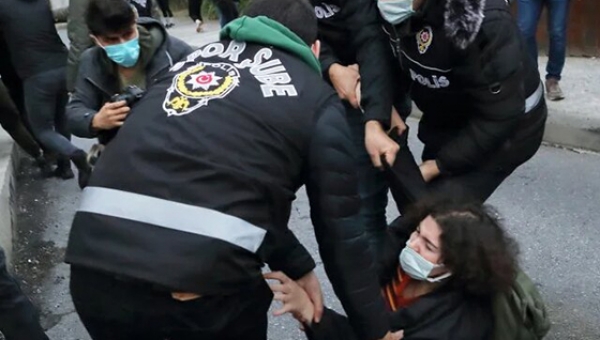 В Турции задержаны участники студенческих протестов